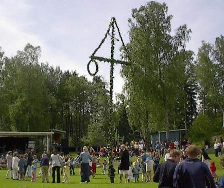 Dance around the maypole during the Midsummer celebration in 2003, Åmmeberg, Sweden (via Wikimedia Commons)